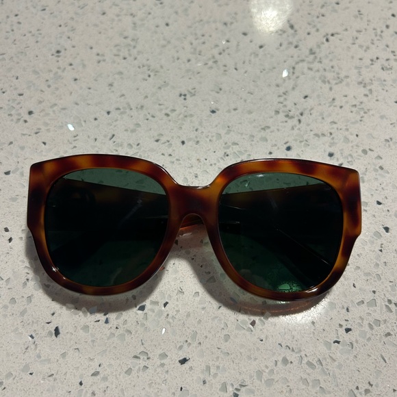 Gucci Tortoiseshell Sunglasses with Dark Green Lenses - Picture 2 of 4